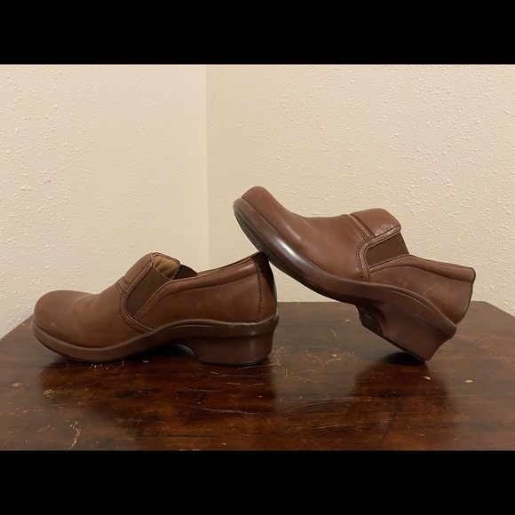 Ariat ATS Womens Brown Leather Clog Slip On Shoes Size 8.5 C 5720117 - Picture 2 of 12